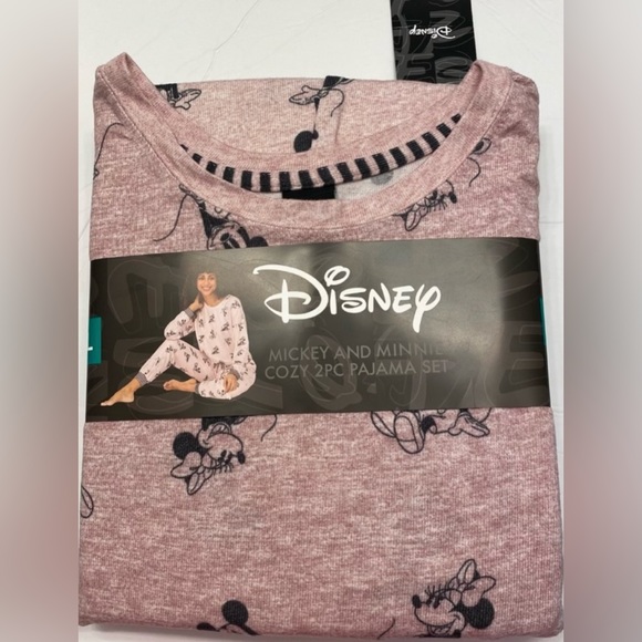 Minnie Mouse Pajamas 💕 - Picture 2 of 7